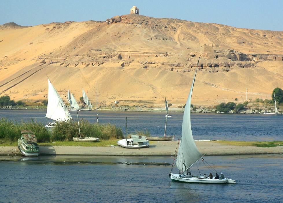 FeluccasAtAswan.jpg