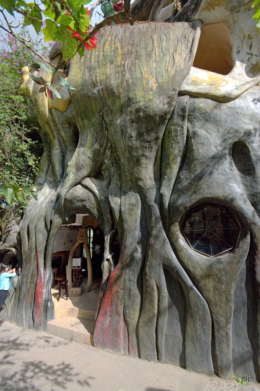 crazy_house_03.jpg
