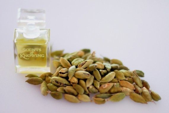 6.-cardamom-oil.jpg