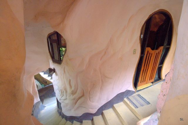 crazy_house_08.jpg