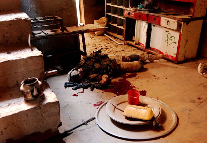 soldier-killed-in-fallujah-iraq-2004.jpg