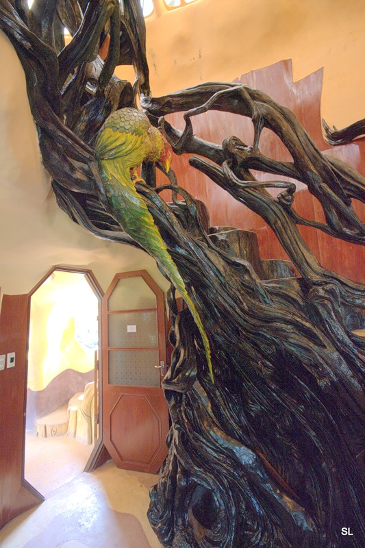 crazy_house_05.jpg