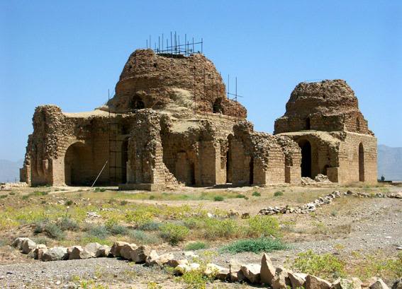 Sarvestan_palace.jpg