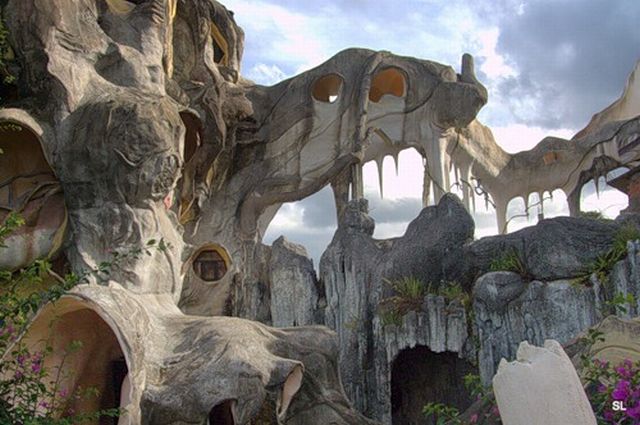 crazy_house_10.jpg