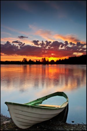 a_Boat_and_the_Sky_by_jjuuhhaa.jpg